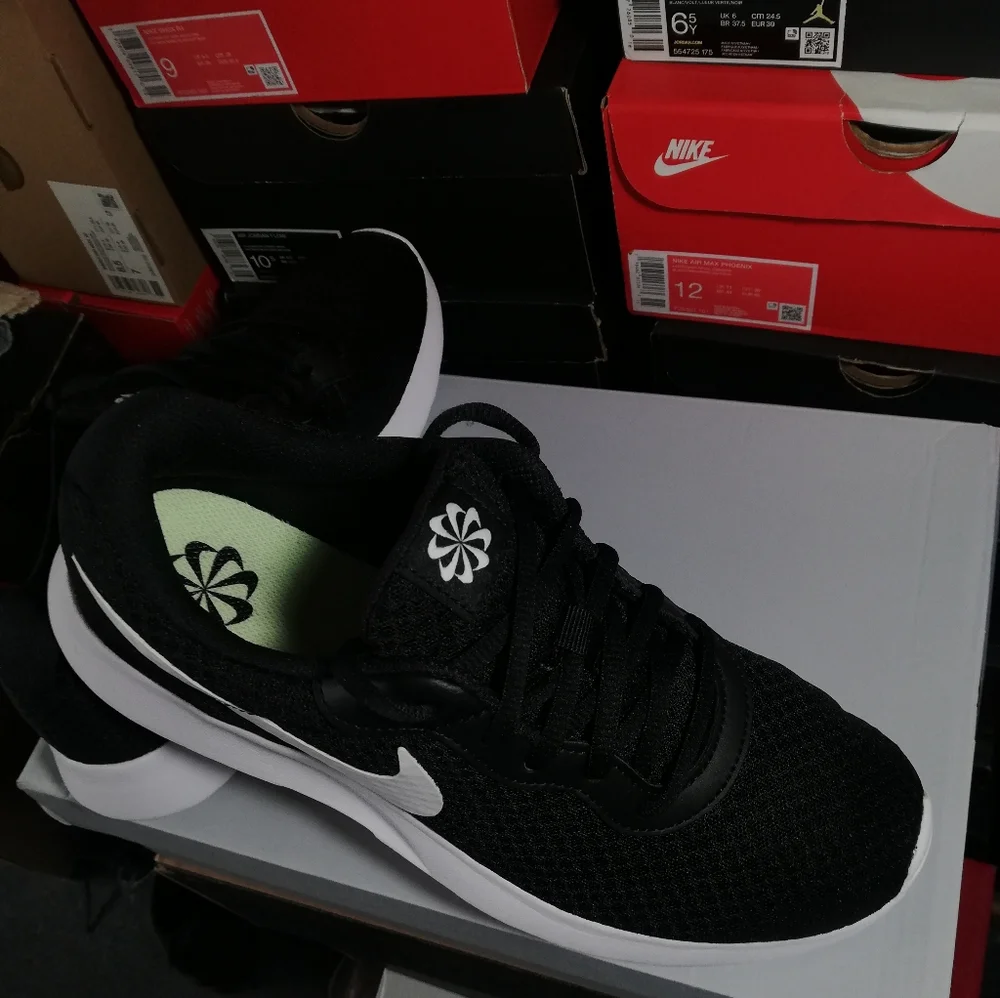 NIKE TANJUN BLACK/WHITE WOMEN'S US SIZE 10 LIKE NEW - Picture 7 of 11